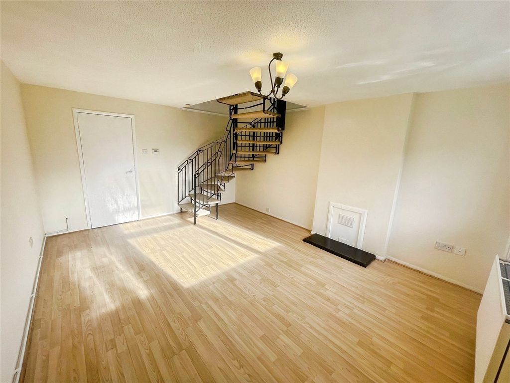 Property photo 2 of 12 Lounge