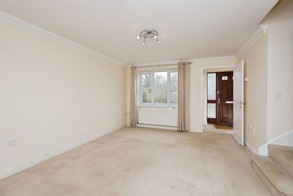 Property photo 3 of 17 Lounge