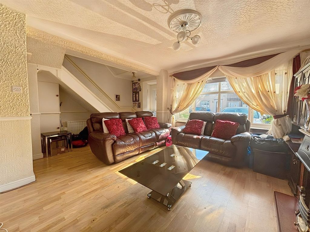 Property photo 2 of 11