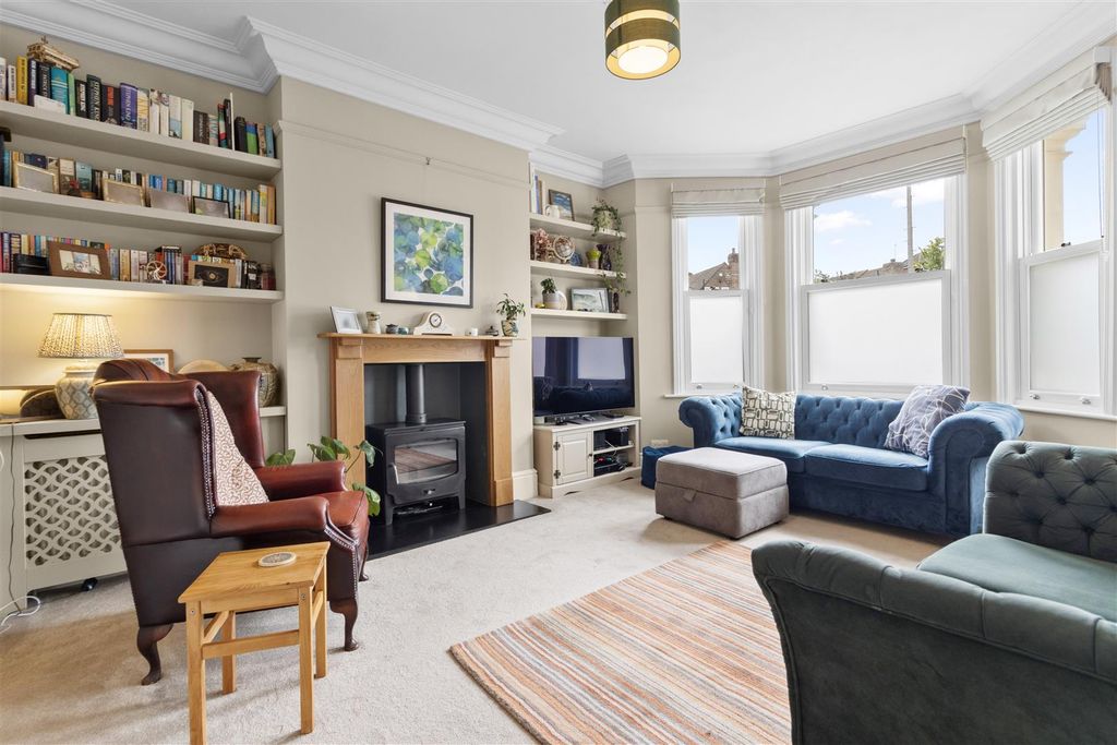 Property photo 3 of 22 Sitting Room