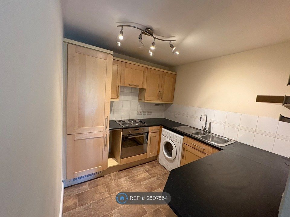 Property photo 3 of 10 Kitchen