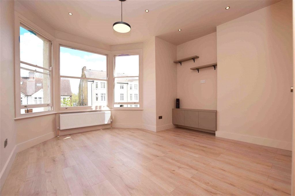 Property photo 3 of 6 Picture No. 04