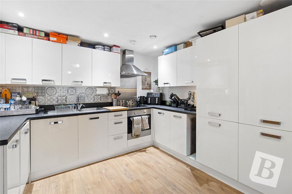 Property photo 3 of 9 Kitchen