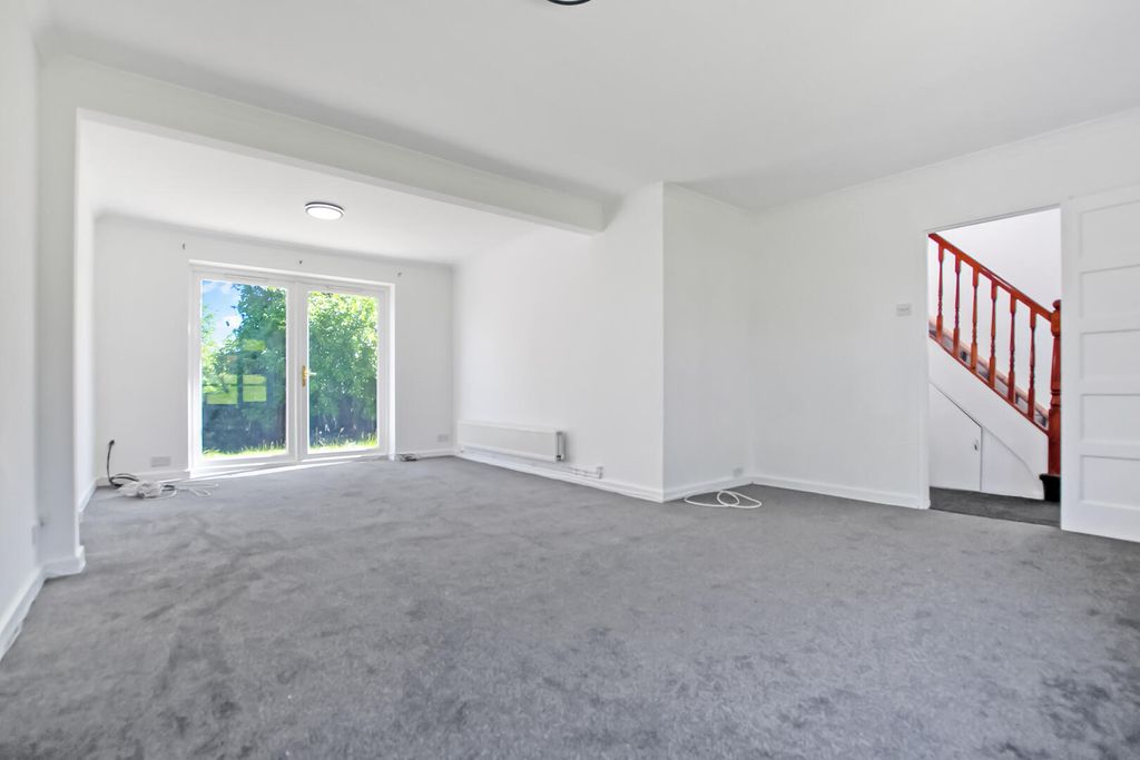 Property photo 2 of 10 Living Room