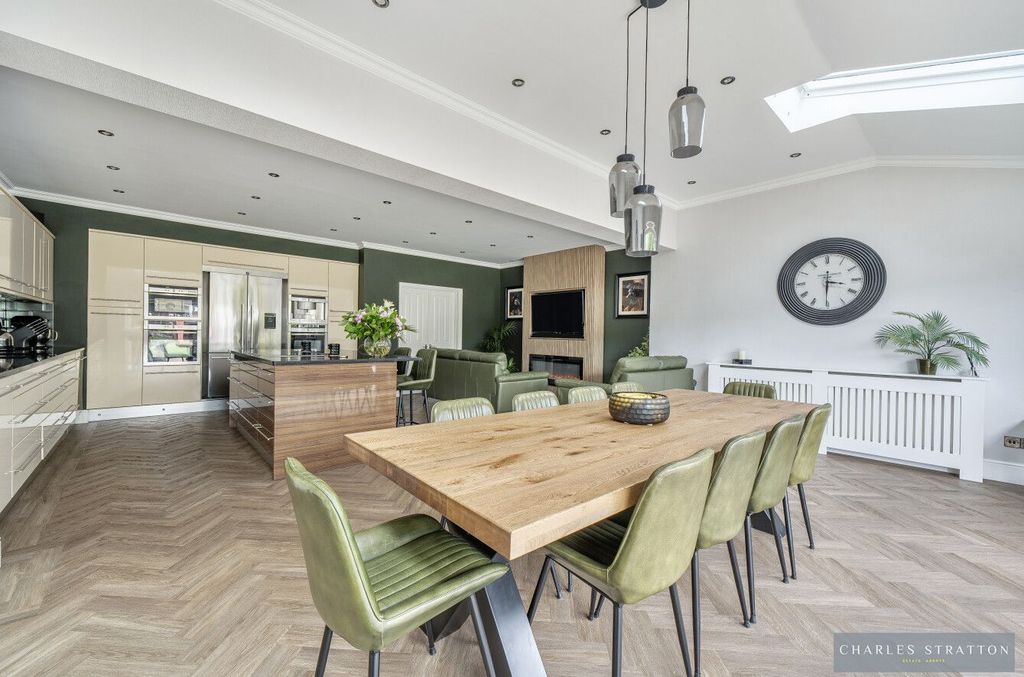 Property photo 2 of 41