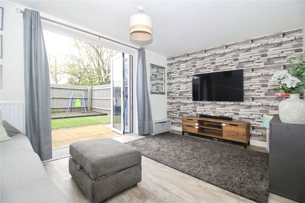 Property photo 2 of 11 Lounge