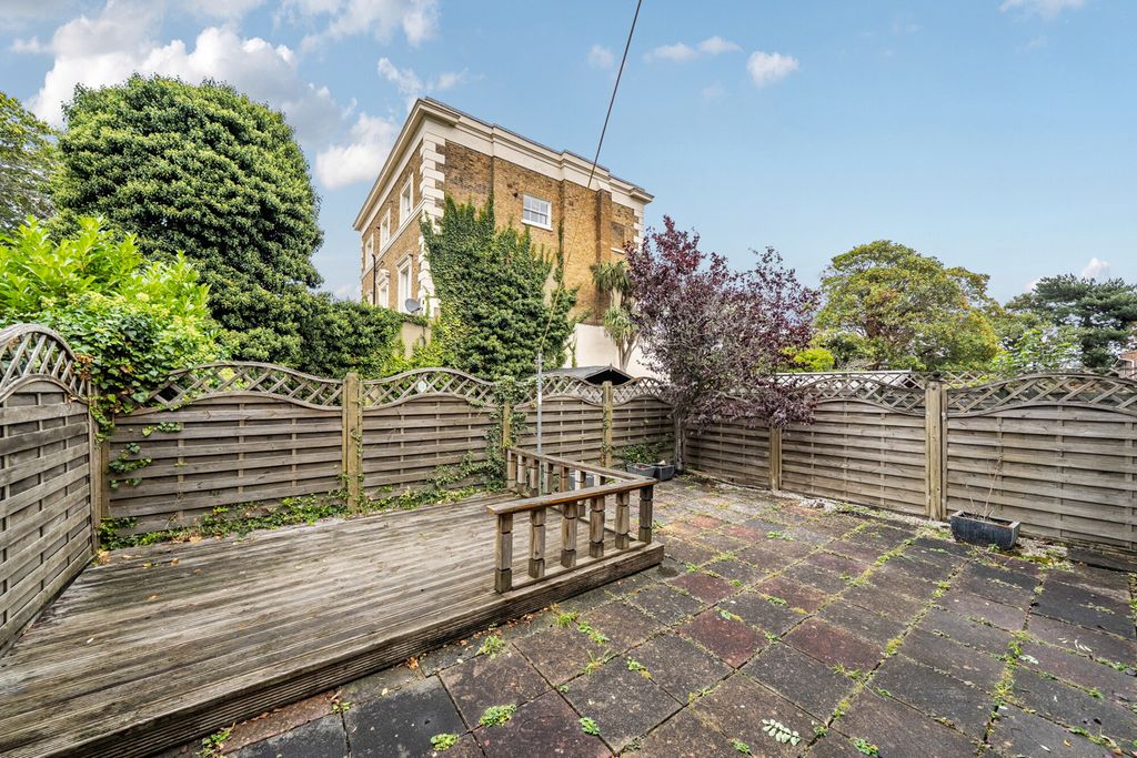 Property photo 2 of 18 Garden