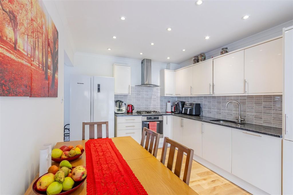 Property photo 2 of 28 Kitchen