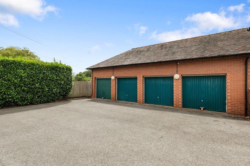 Property photo 2 of 34