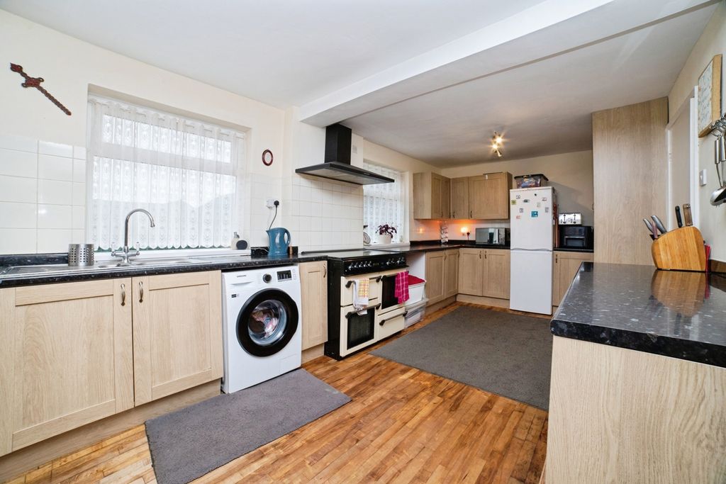 Property photo 2 of 17 Photo