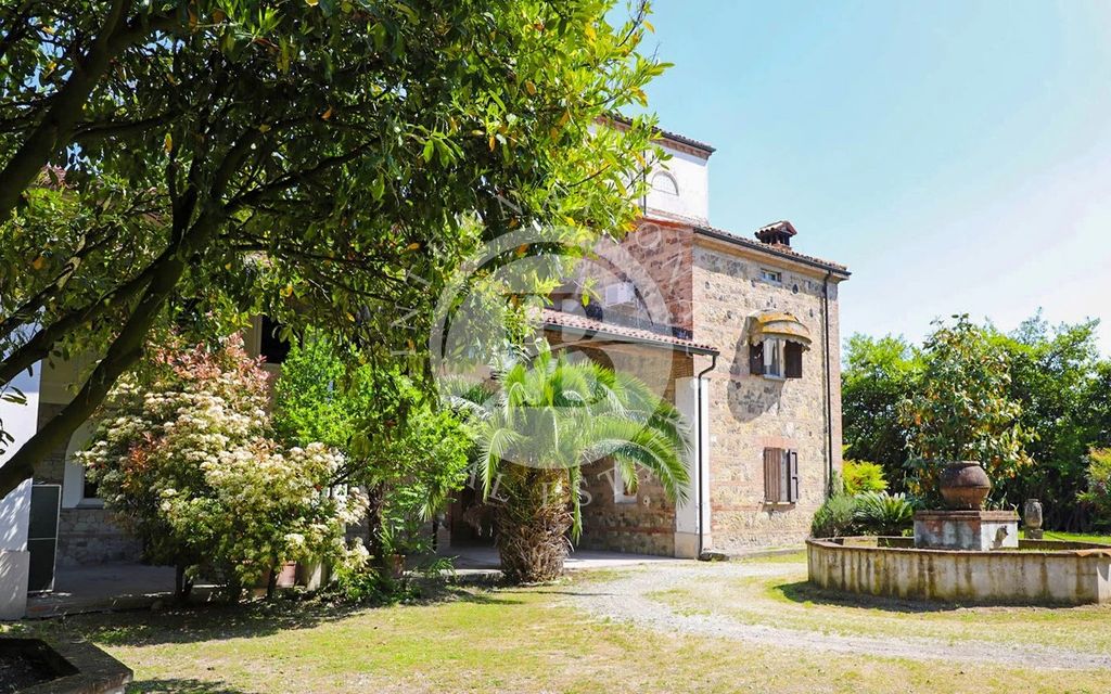 Property photo 2 of 23