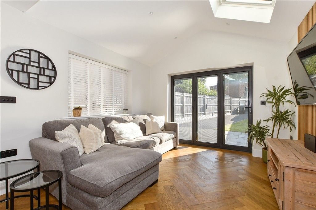 Property photo 2 of 11 Lounge/Kitchen