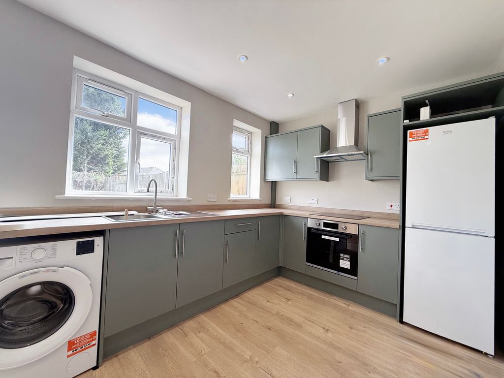 Property photo 1 of 7 Kitchen