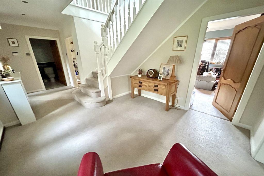 Property photo 2 of 34 Landing