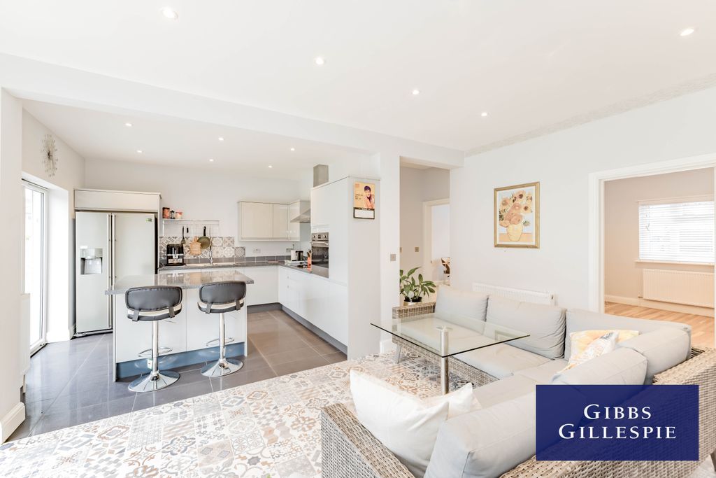 Property photo 2 of 11 2