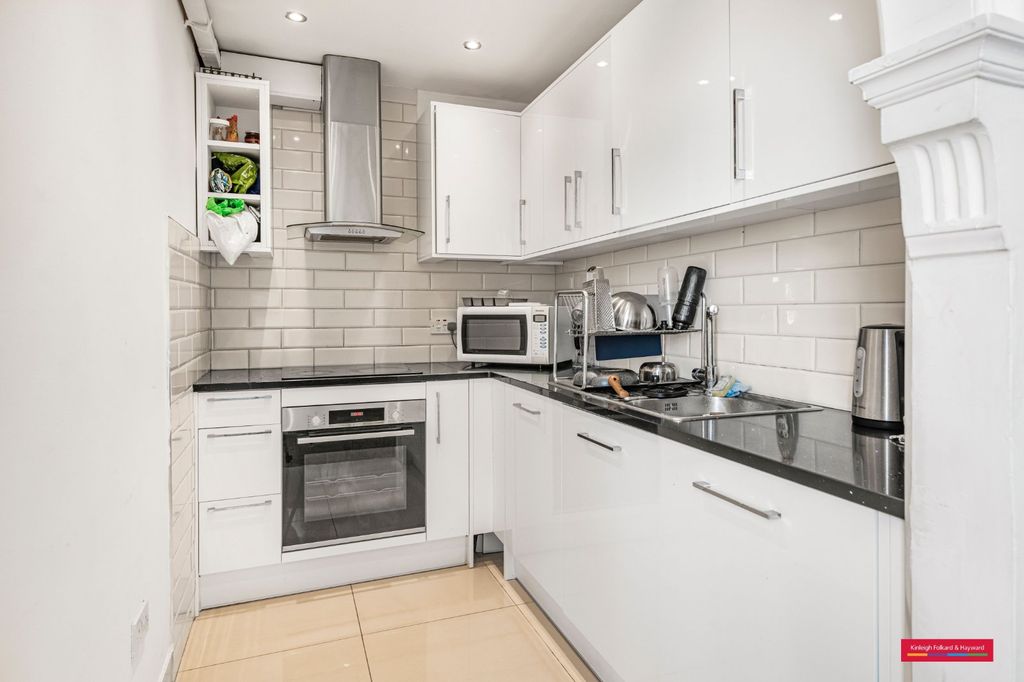 Property photo 2 of 7 Kitchen