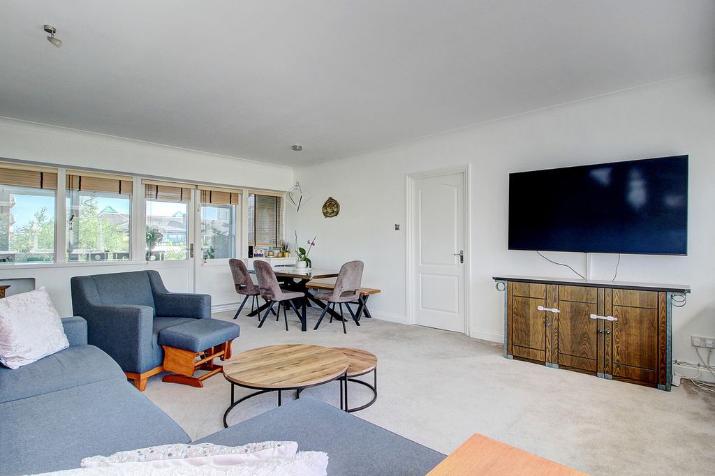 Property photo 3 of 21