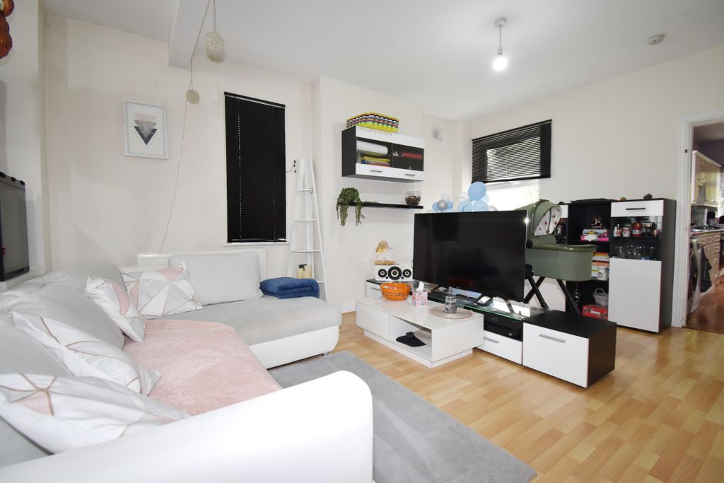 Property photo 2 of 11