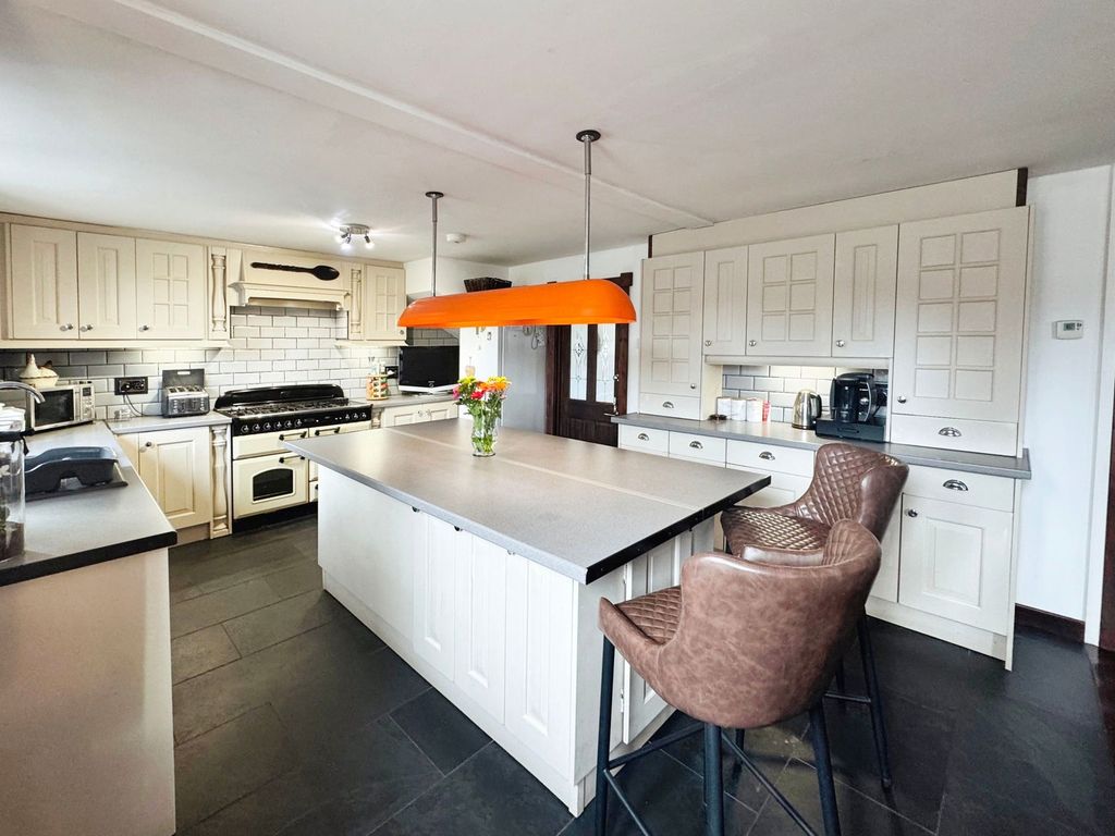 Property photo 2 of 36