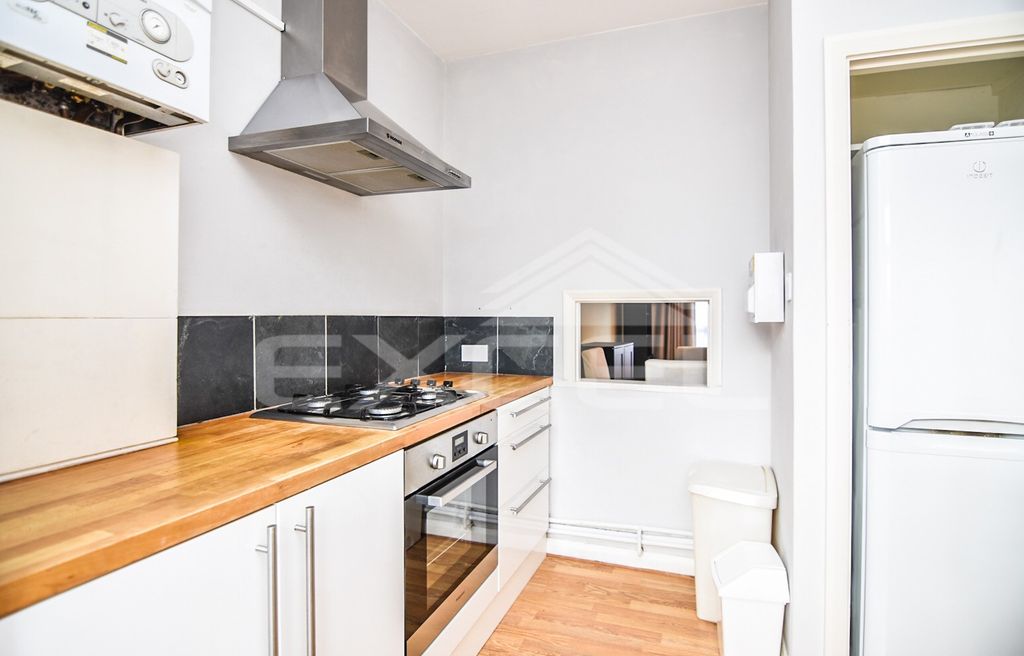 Property photo 2 of 4 Kitchen (2)