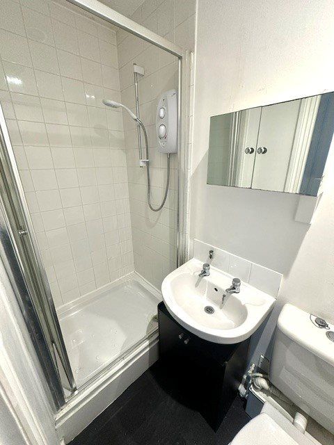 Property photo 2 of 4 Bathroom