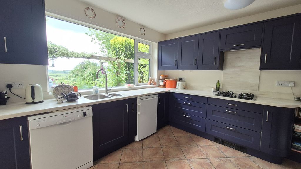 Property photo 3 of 41