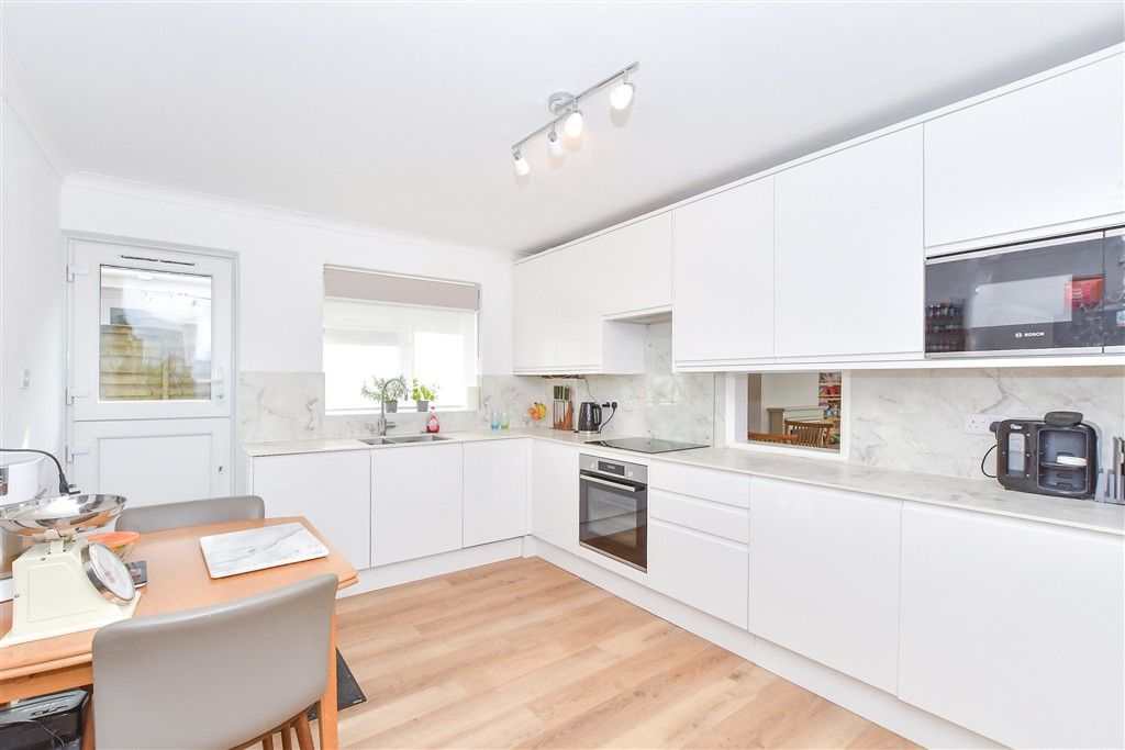 Property photo 2 of 8 Kitchen