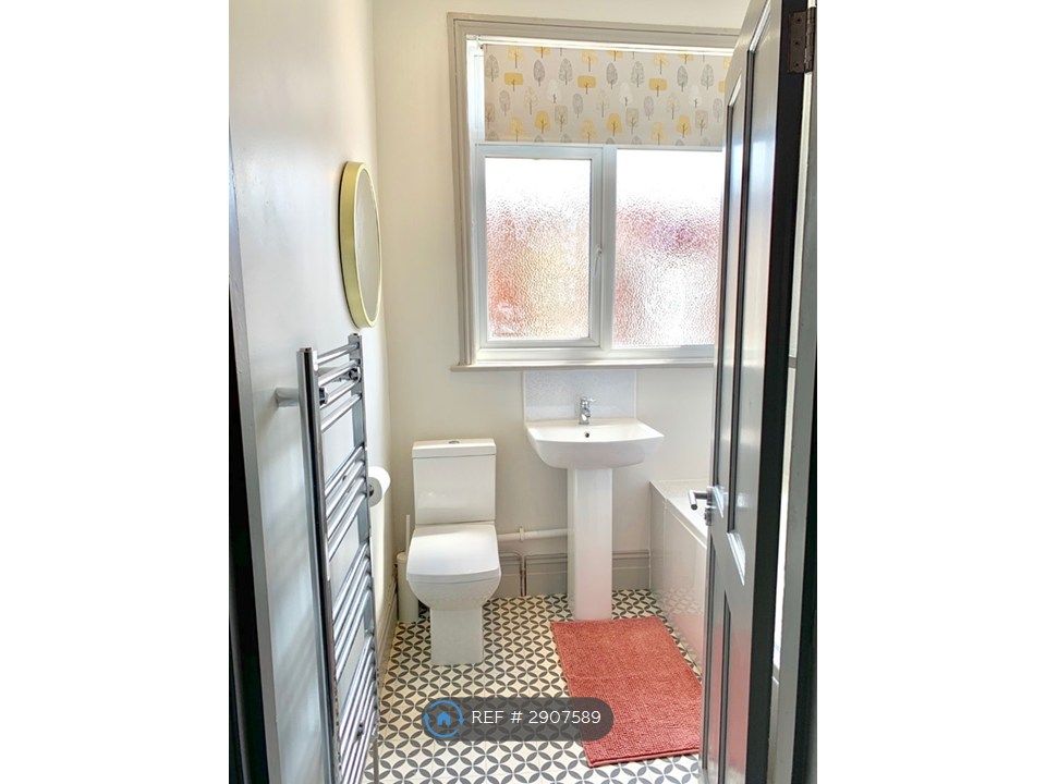 Property photo 2 of 13 Bathroom