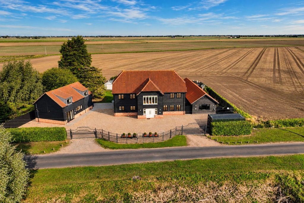Property photo 1 of 72