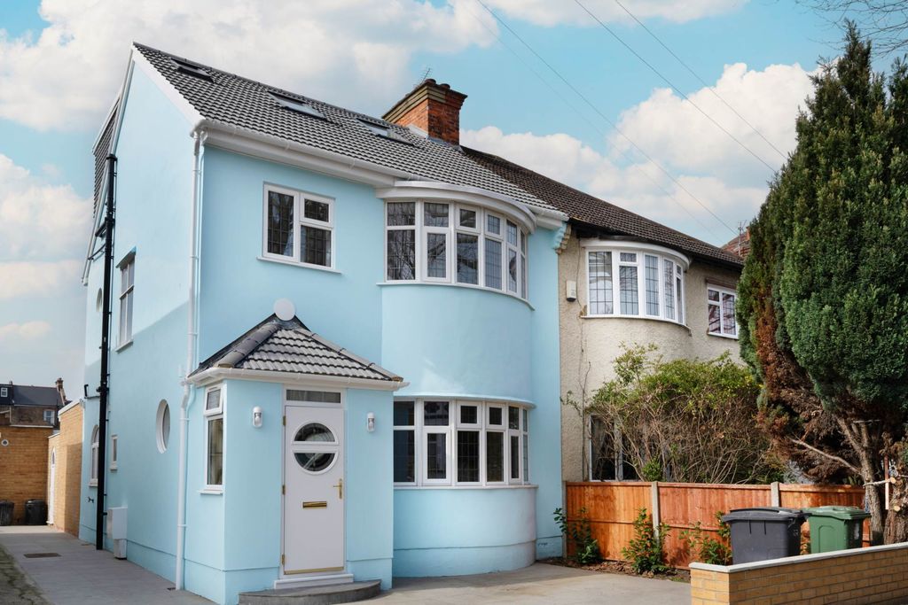 Property photo 1 of 18