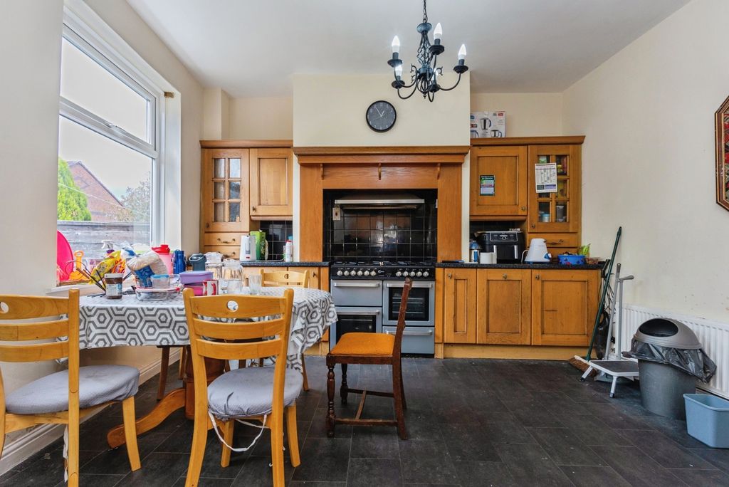 Property photo 3 of 10 Pbox-Img.Jpg