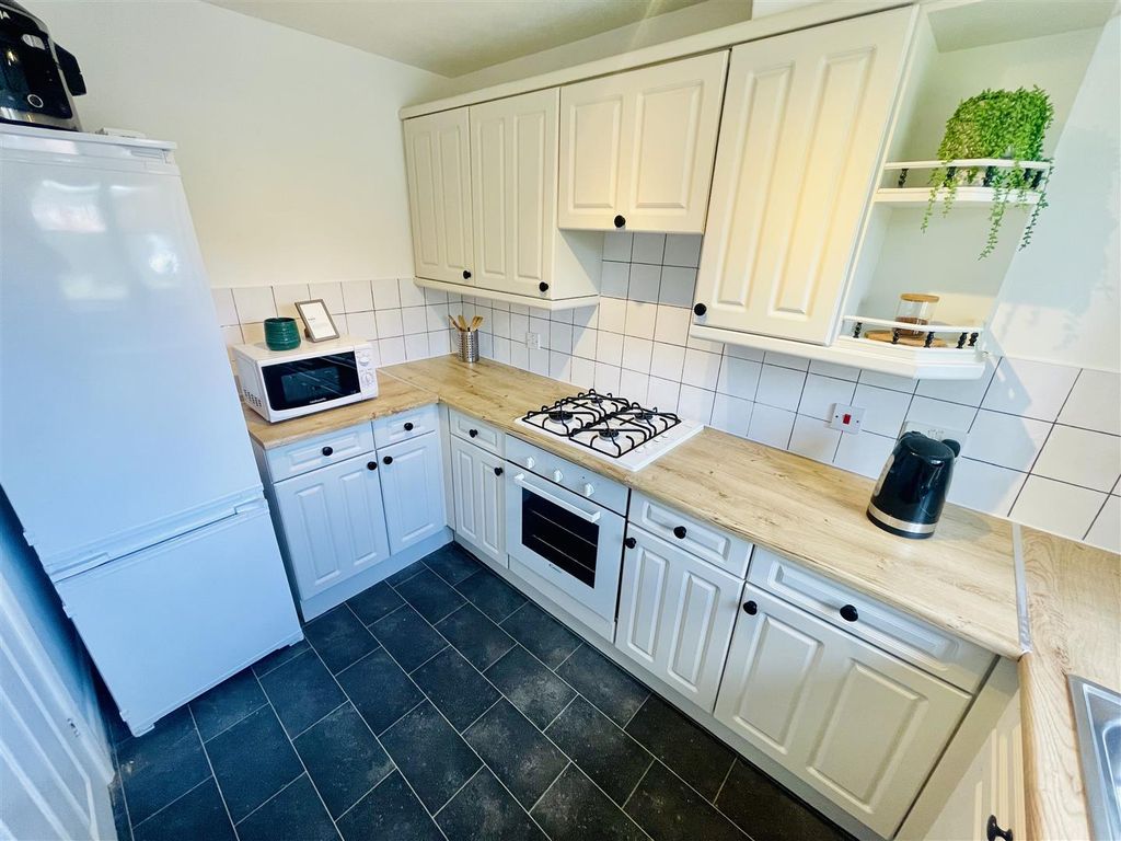 Property photo 3 of 15 Kitchen