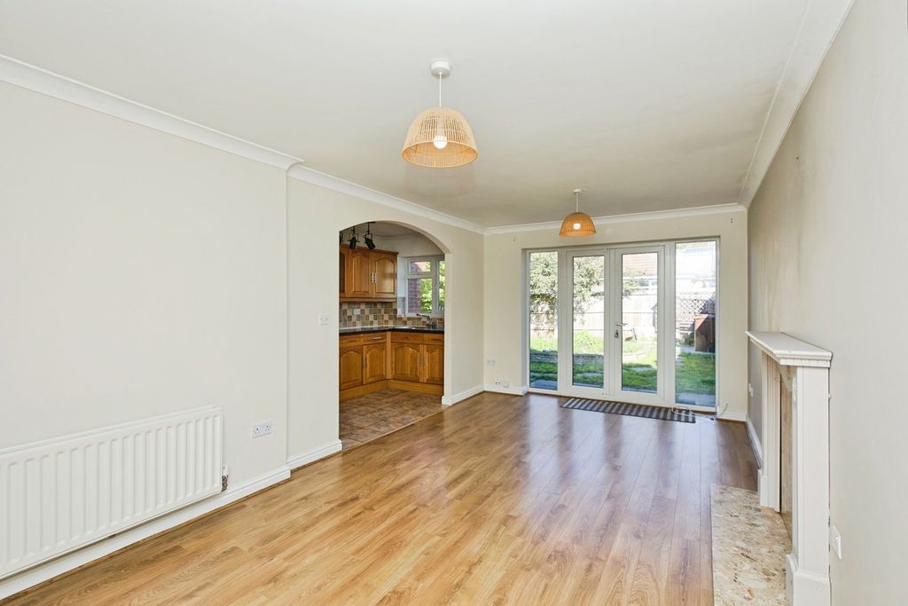 Property photo 2 of 16 Living Room