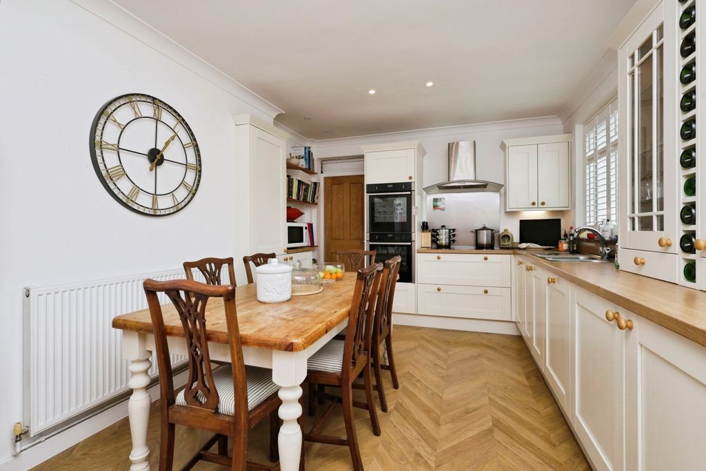 Property photo 3 of 16 Photo