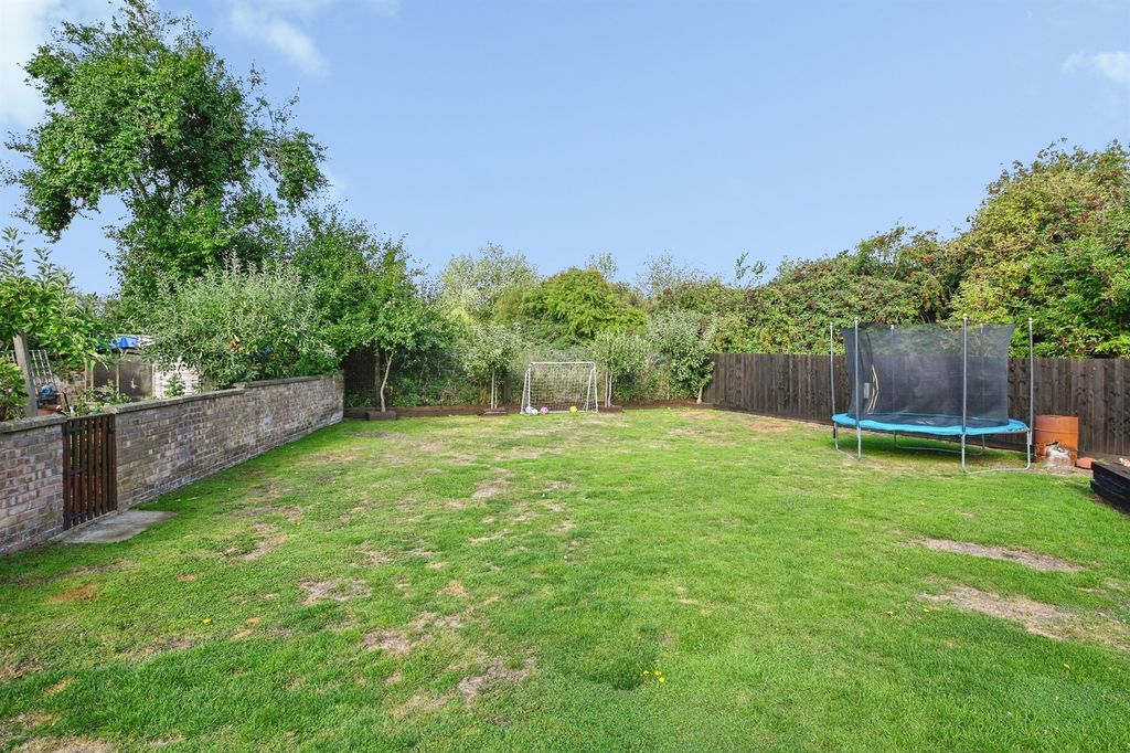 Property photo 2 of 20