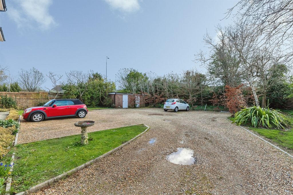 Property photo 3 of 13