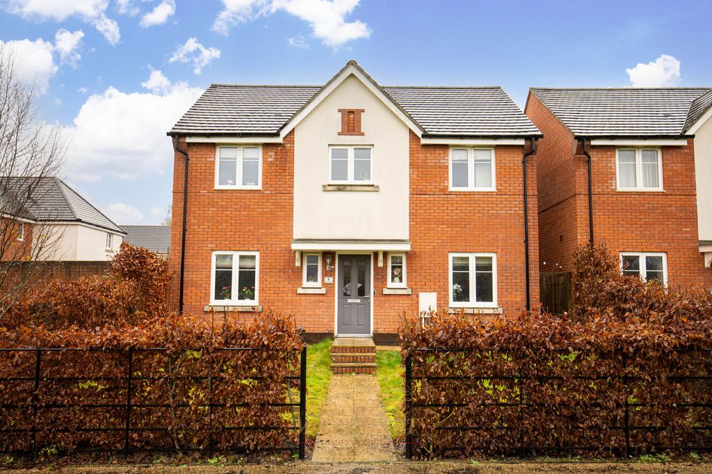 Property photo 2 of 28