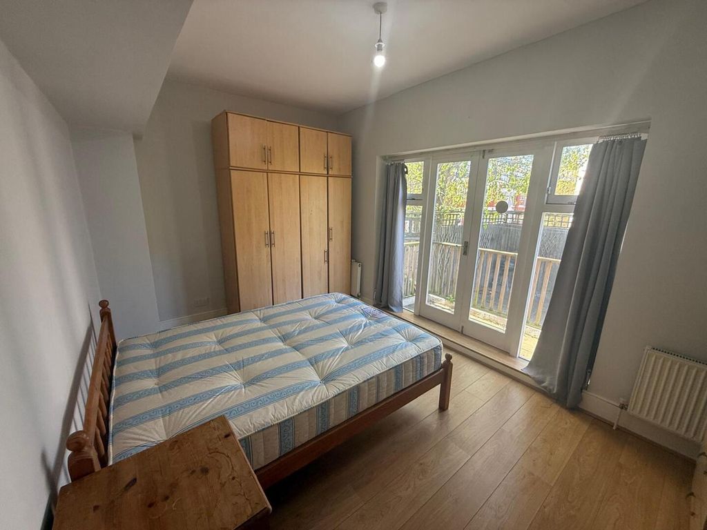 Property photo 1 of 9 Bedroom