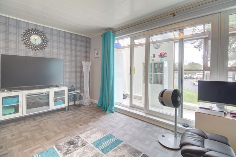 Property photo 3 of 18 Lounge