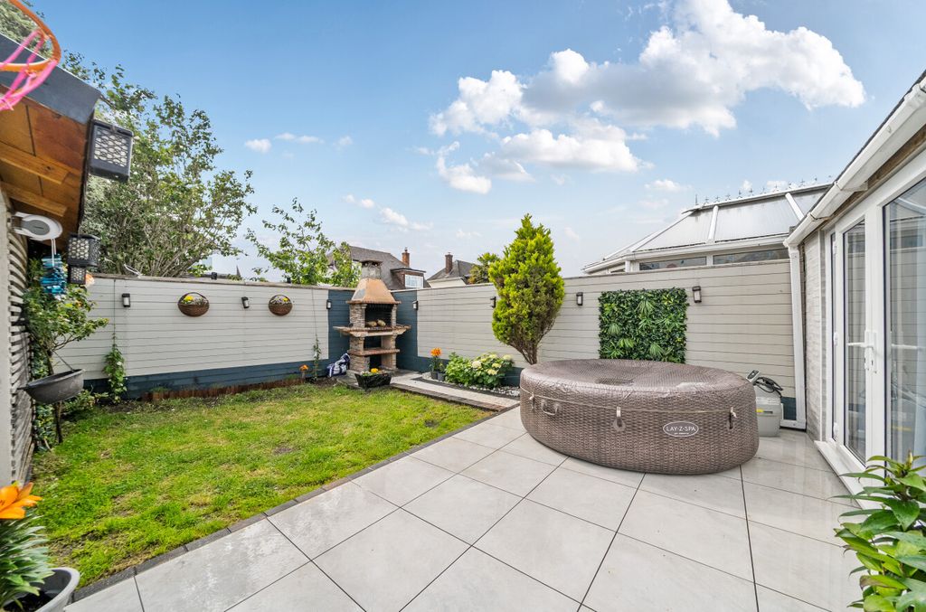 Property photo 2 of 13 1293309-27-6842ce...