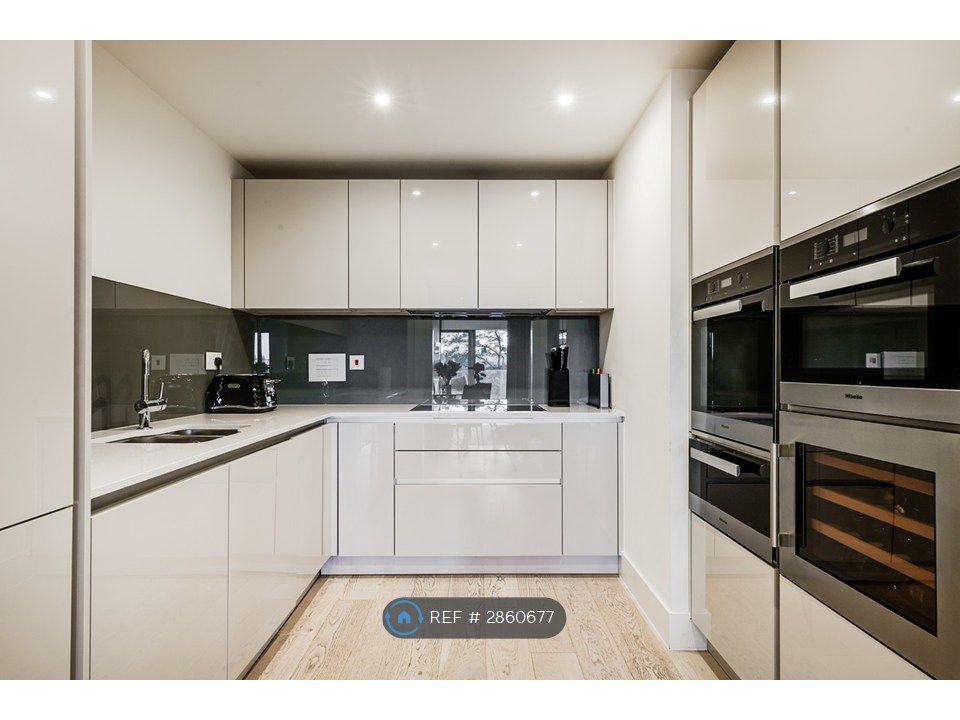 Property photo 3 of 11 Kitchen