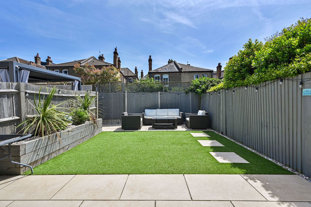 Property photo 1 of 17