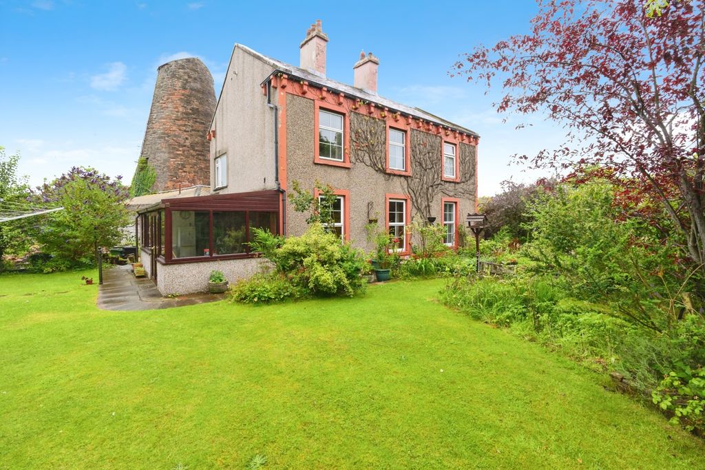 Property photo 1 of 13 Outside