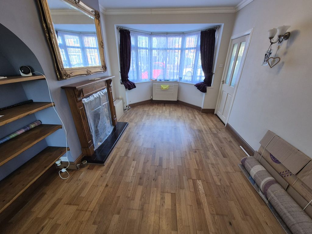 Property photo 2 of 10 Lounge