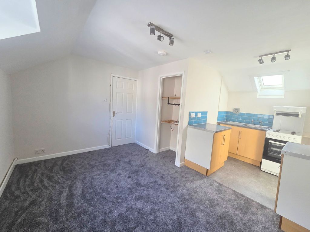 Property photo 2 of 4 Kitchen/Lounge