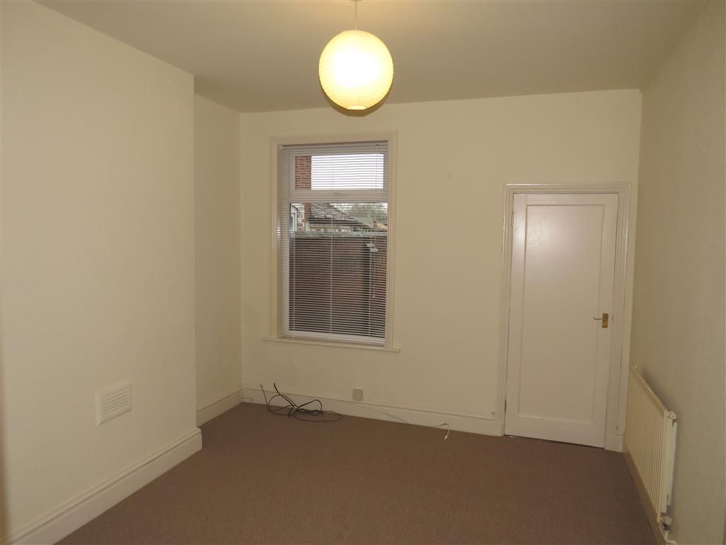 Property photo 3 of 7 Living Room