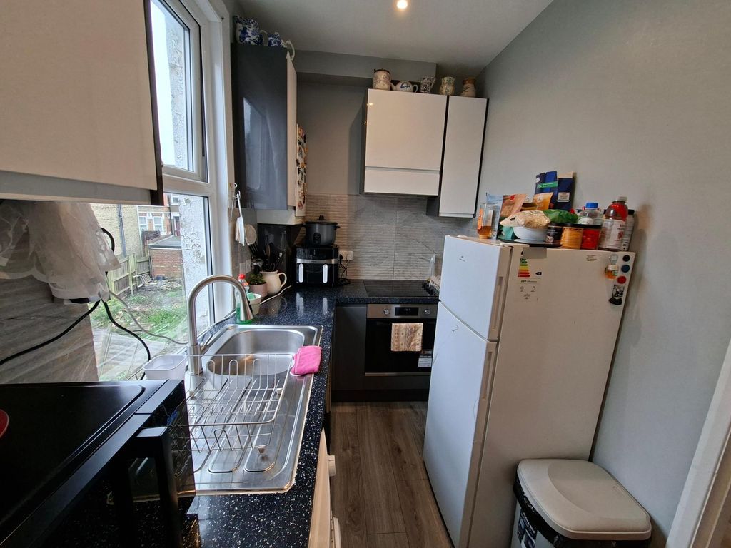 Property photo 3 of 10 Photo 2