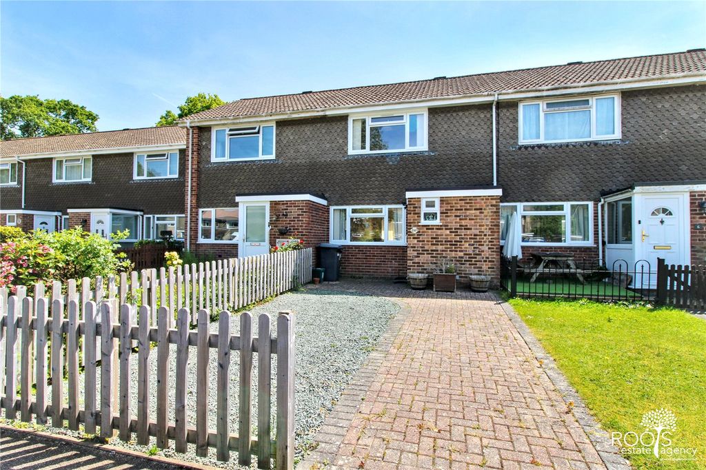 Property photo 1 of 9 Frontage