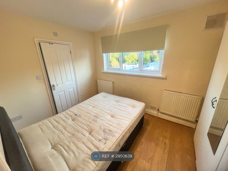 Property photo 3 of 6 Bedroom