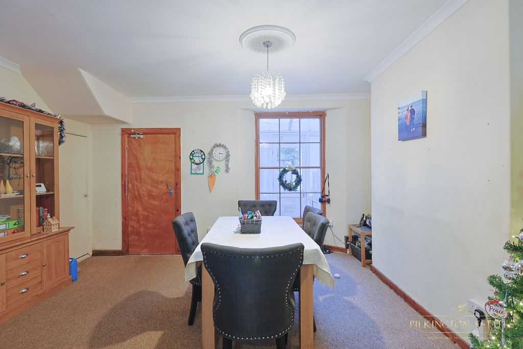 Property photo 2 of 11 4503223